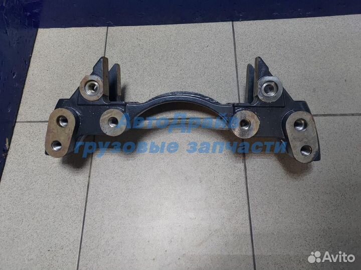 Скоба суппорта Мерседес Аксор 22.5