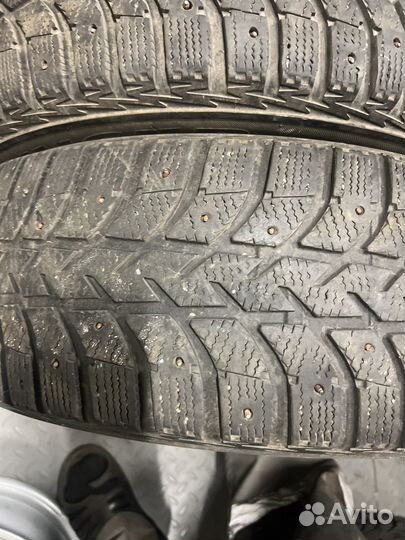 Bridgestone Ice Cruiser 5000 215/65 R16 98T