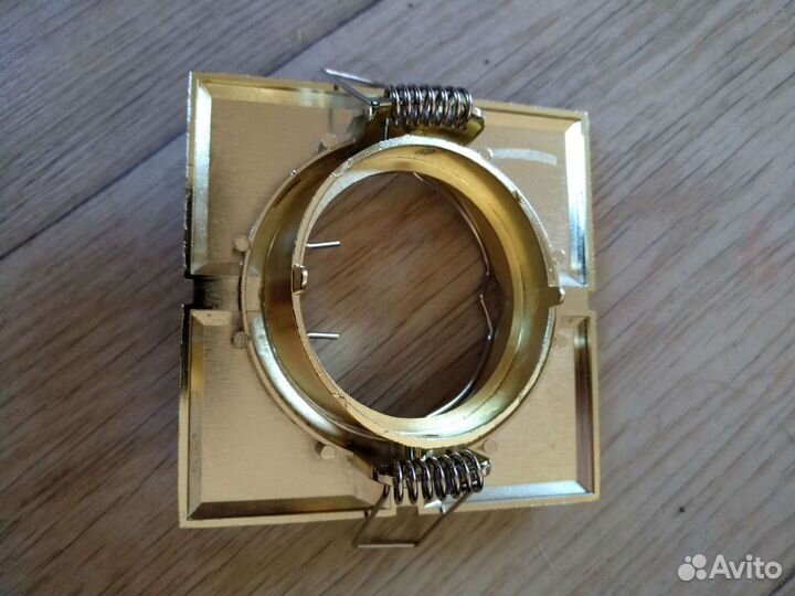 Светодиодный светильник встраиваемый MR 16,патрон