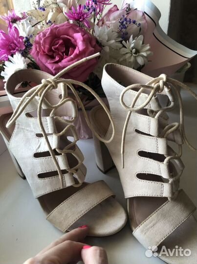 Босоножки 38