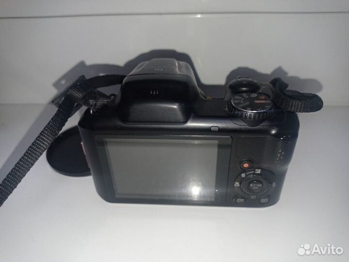 Компактный фотоаппарат Fujifilm S8600