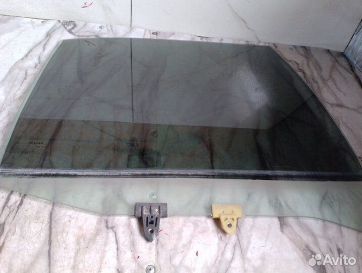 Стекло двери задней правой Nissan Primera P11
