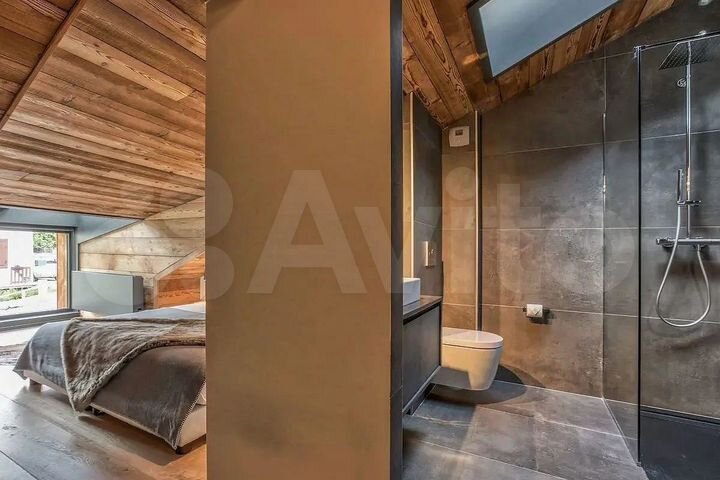 Дом 220 м² на участке 12 сот.