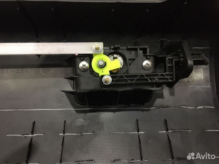 Комплект тяг бардачка Toyota Camry