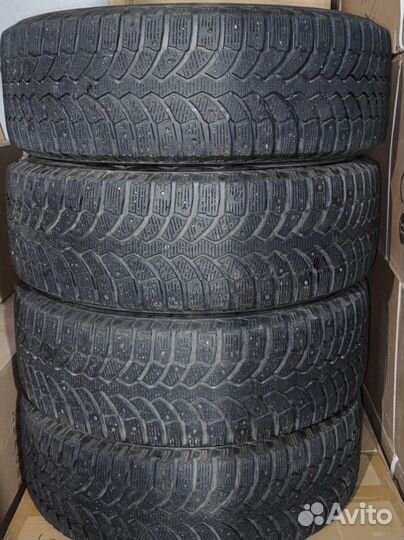 Bridgestone Blizzak Spike-01 215/65 R16