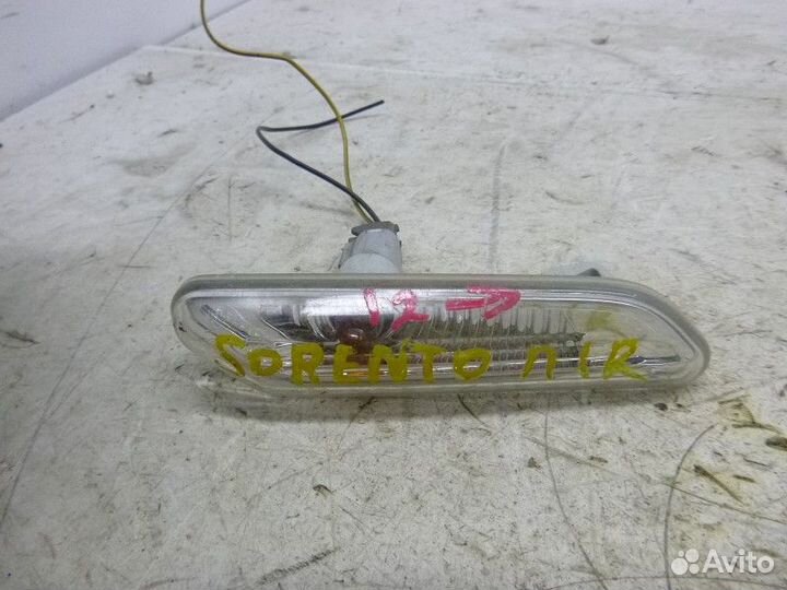 Повторитель на крыло правый KIA sorento 2009