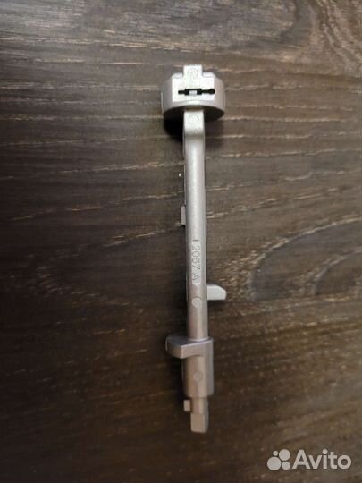 Шток замка Прадо 120