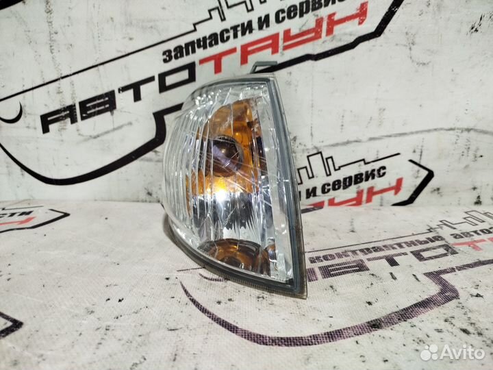 Габарит mazda demio DW3W DW5W 1002 правый 2 модель D26751060B QA4723Z