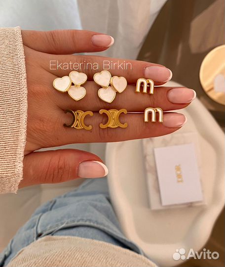 Серьги miu miu celine три сердца цвет золото