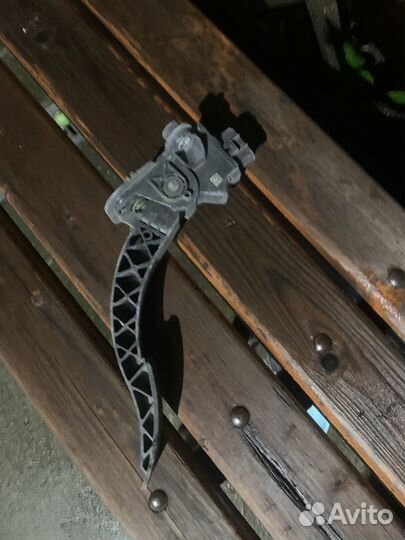 Педаль газа MN101544