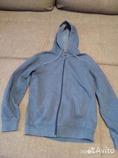 Теплая кофта с капюшоном