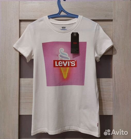 Футболка женская Levi's