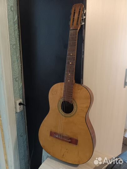 Акустическая гитара