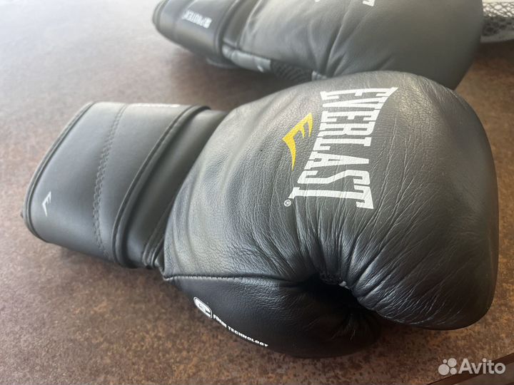 Боксерские перчатки everlast