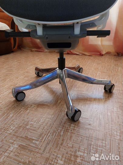 Эргономичное кресло Merryfair Wau 2