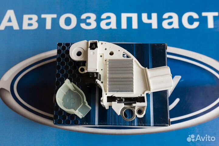 Реле генератора Форд Фокус 2 105 ампер, с щетками