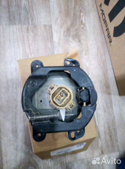 Фара противотуманная Jeep Grand Cherokee 2010-13