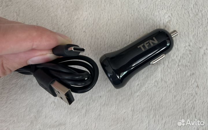 Автомобильное зарядное устройство с кабелем