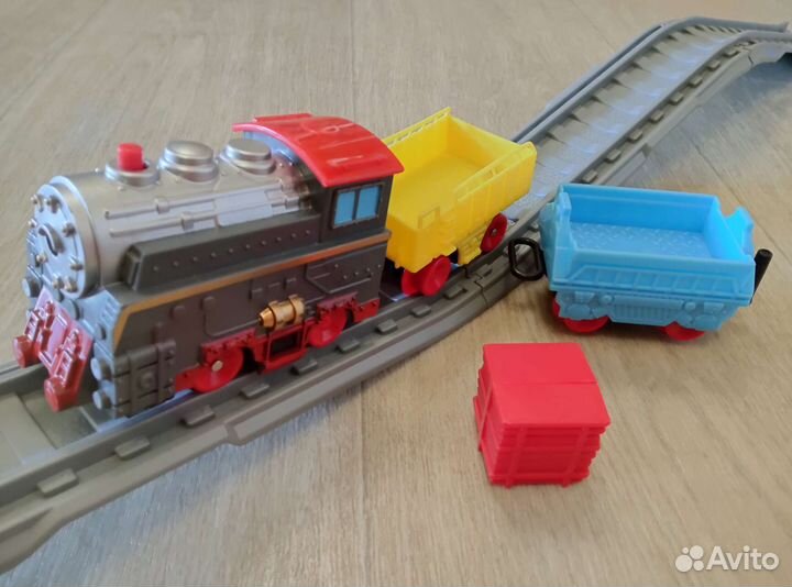 Железная дорога и автотрек со светом и звуком