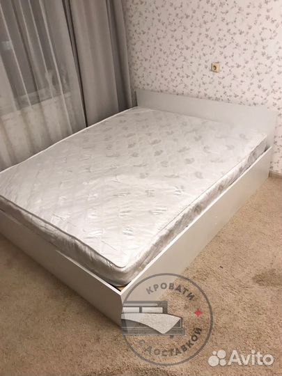 Кровать