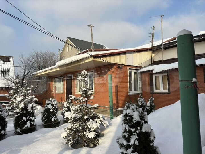 Дом 1000 м² на участке 20 сот.