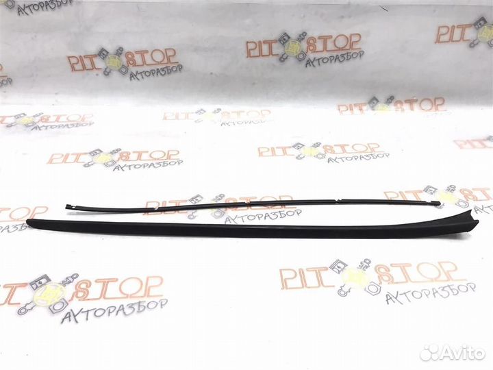 Молдинг лобового стекла правый Audi Q5 (8R) 2008