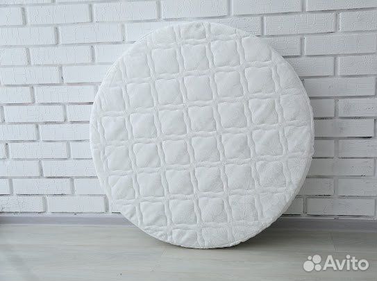 Круглый матрас новый на круглую кроватку+простыня