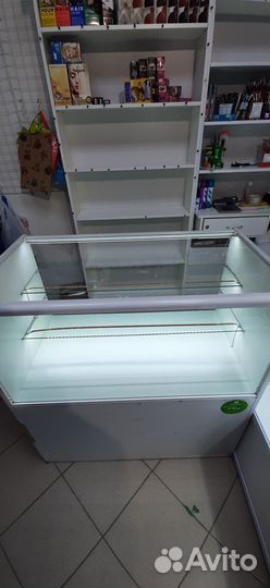 Торговые стеклянные витрины с подсветкой