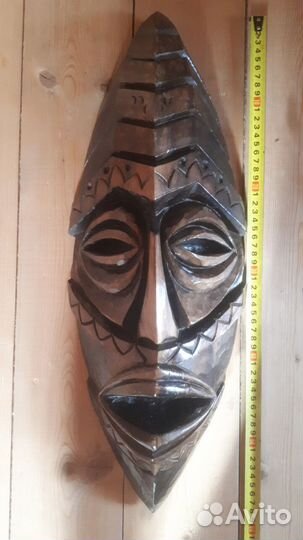 Деревянная маска ручной работы