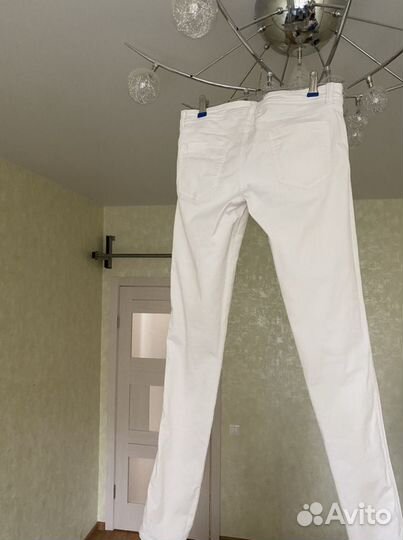 Белые джинсы