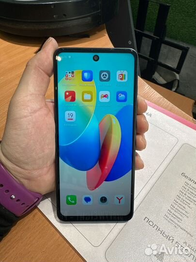 TECNO Spark Go 2024, 3/64 ГБ