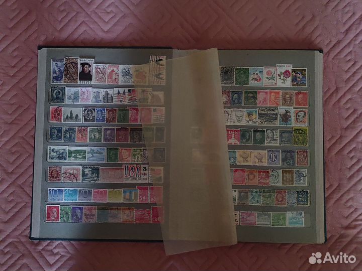 Коллекция старинных марок в альбоме, 1221 штука
