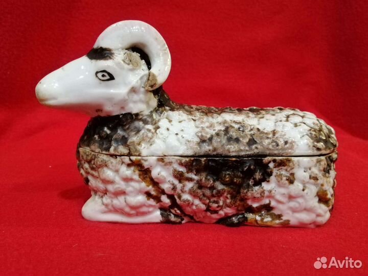 Фарфоровая масленка 