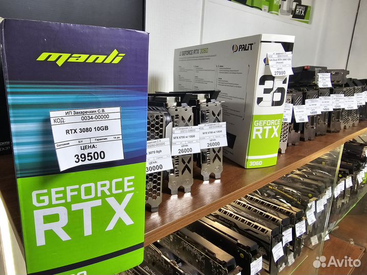 Различные видеокарты от слабых до игровых монстров