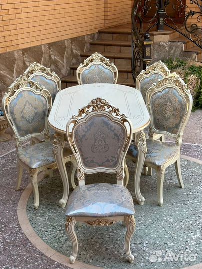 Стол и стулья