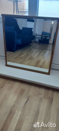 Продам зеркало в рамке
