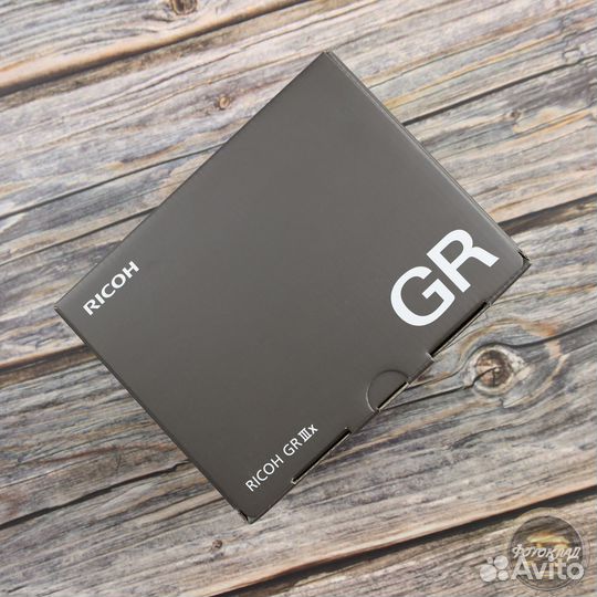 Ricoh GR III x