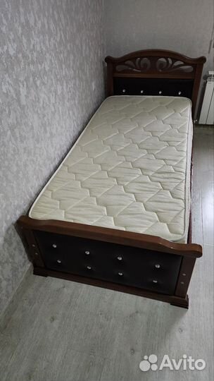 Продаётся кровать односпальные с матрасом