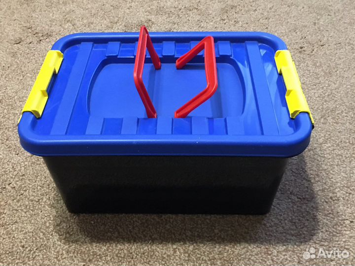 Бутыли 19л под воду и помпа. Боксы для пикника