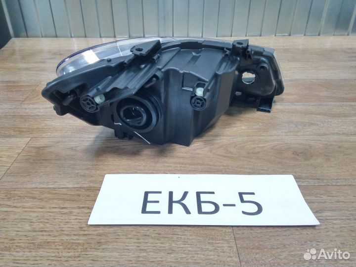 Фара левая Volkswagen Polo Sedan 5 2010