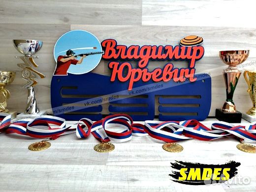 Медальница с полкой