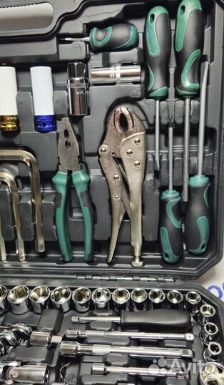 Набор инструментов в кейсе 142+2