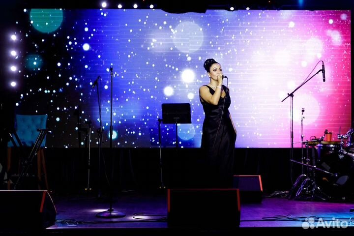 Певица на праздник