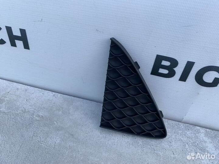 Решетка бампера правая Mercedes A2468852422