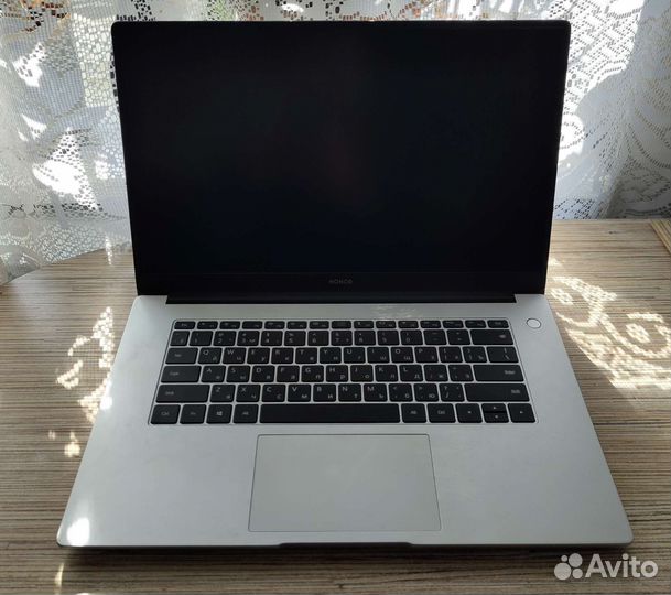 Honor MagicBook 15 AMD