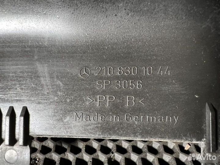 Воздухозаборник Mercedes-Benz E W210