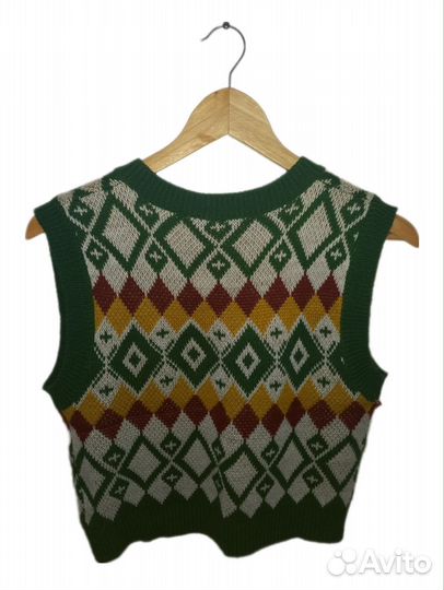 Жилетка женская вязаная