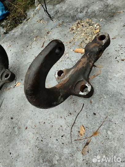 Буксировочный крюк