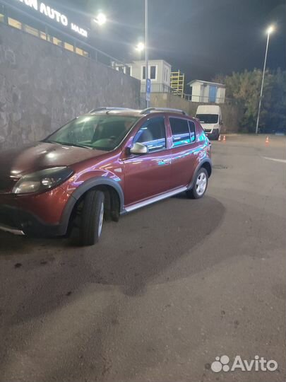 Renault Sandero Stepway 1.6 AT, 2011, 194 972 км