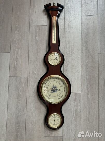 Часы настенные с барометром